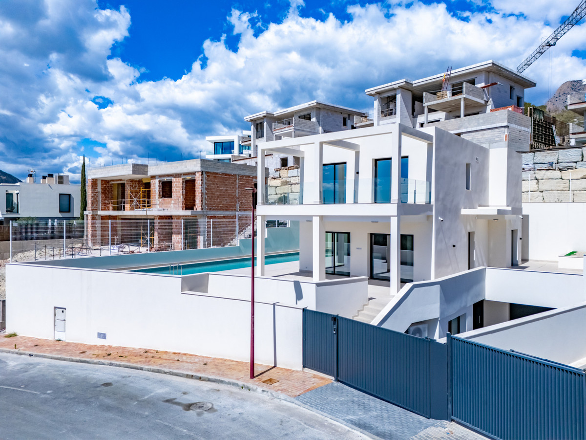 Finestrat Luxury: Villa exclusiva con piscina, Lujosa villa de obra nueva en Finestrat, Alicante. 7 dormitorios, piscina semiolímpica, spa. ¡Inversión de lujo en Costa Blanca!