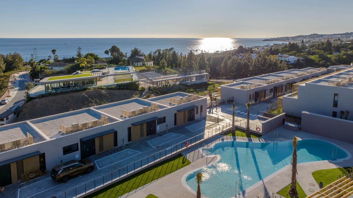 Vivienda mediterránea de lujo en Mijas: ¡Lista para entrar a vivir!, Casas adosadas de 3 dormitorios en Mijas, Málaga. Urbanización exclusiva, a 5 min de la playa y golf. Lujo, piscina y spa. ¡Estilo de vida mediterráneo!
