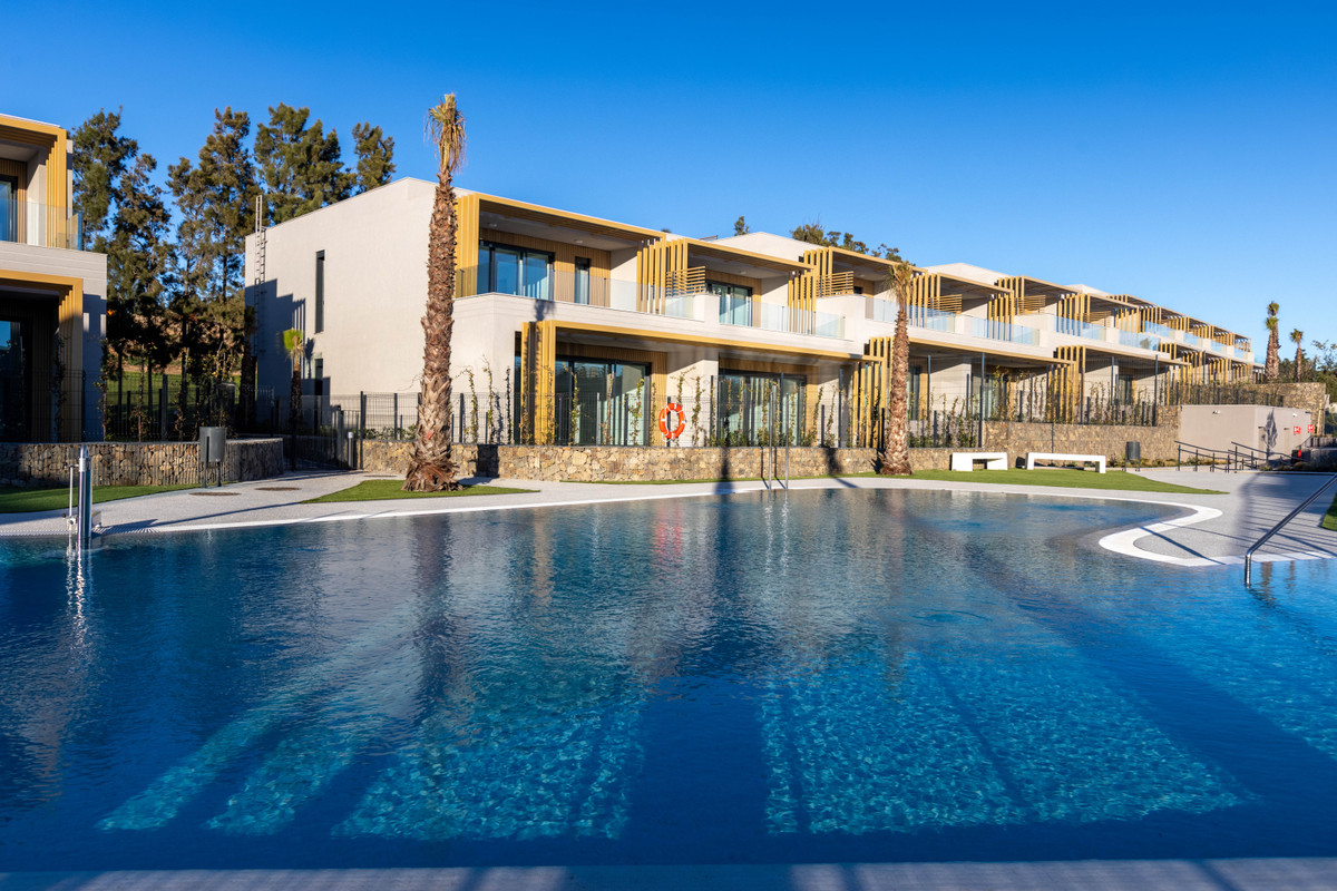 Vivienda mediterránea de lujo en Mijas: ¡Lista para entrar a vivir!, Casas adosadas de 3 dormitorios en Mijas, Málaga. Urbanización exclusiva, a 5 min de la playa y golf. Lujo, piscina y spa. ¡Estilo de vida mediterráneo!