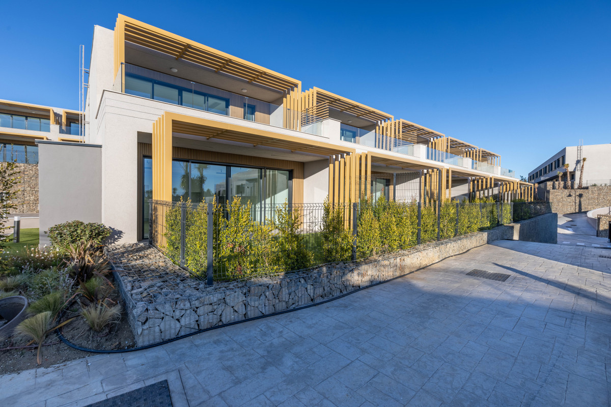 Vivienda mediterránea de lujo en Mijas: ¡Lista para entrar a vivir!, Casas adosadas de 3 dormitorios en Mijas, Málaga. Urbanización exclusiva, a 5 min de la playa y golf. Lujo, piscina y spa. ¡Estilo de vida mediterráneo!
