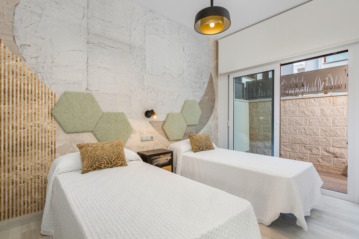 Villa de Lujo en Los Montesinos: Paz y Confort, Villas de lujo en La Herrada, Los Montesinos. 3 hab, piscinas privadas, cerca de playas y naturaleza. ¡Su oasis de paz!