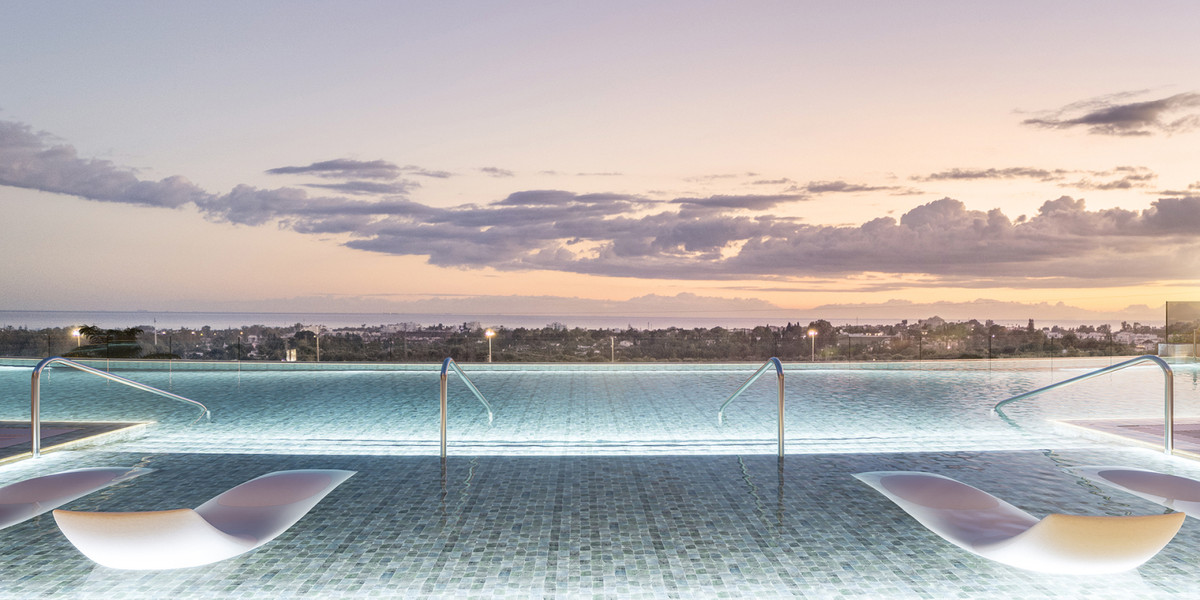 Lujo mediterráneo en Benahavís: vistas y exclusividad., Lujo en Benahavís: 21 residencias exclusivas con vistas al mar. Diseño contemporáneo, alta eficiencia y amenities premium. Inversión única.
