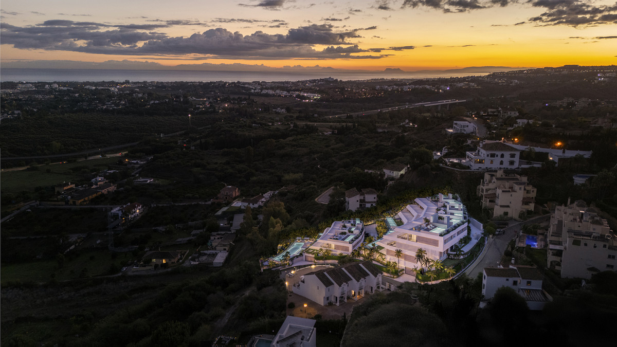 Lujo mediterráneo en Benahavís: vistas y exclusividad., Lujo en Benahavís: 21 residencias exclusivas con vistas al mar. Diseño contemporáneo, alta eficiencia y amenities premium. Inversión única.