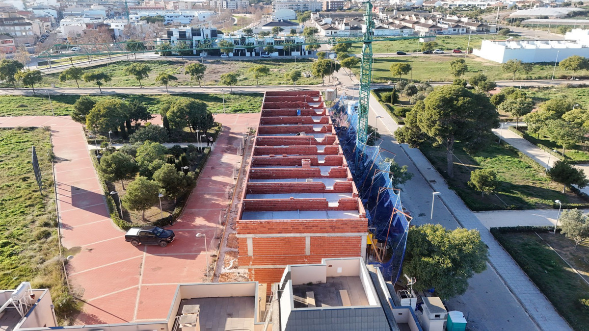 Villa de Lujo en Pilar de la Horadada, Villas de lujo en Pilar de la Horadada, Alicante. 3 dormitorios, piscina comunitaria, cerca de playa y golf. ¡Su oasis mediterráneo le espera!