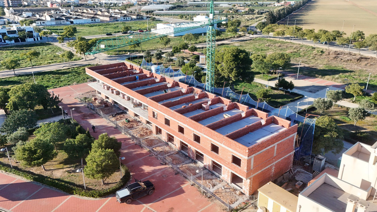Villa de Lujo en Pilar de la Horadada, Villas de lujo en Pilar de la Horadada, Alicante. 3 dormitorios, piscina comunitaria, cerca de playa y golf. ¡Su oasis mediterráneo le espera!