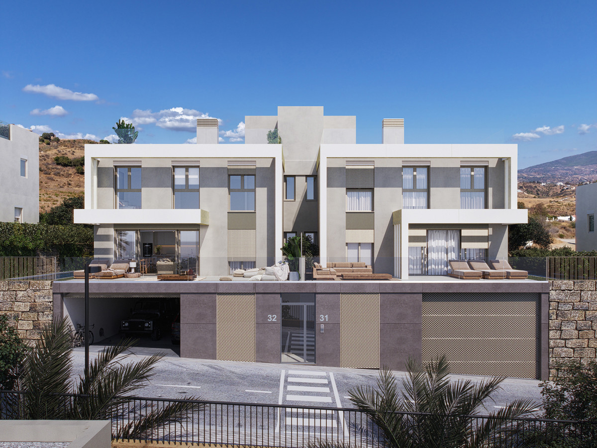 Villa de lujo en Mijas: vistas y confort., Espectacular villa de lujo en Mijas, Málaga. 4 dormitorios, vistas abiertas y diseño moderno. Cerca de la costa y con acceso a AP-7. ¡Su paraíso andaluz!