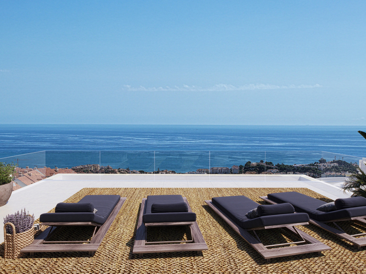 Villa de lujo en Mijas: vistas y confort., Espectacular villa de lujo en Mijas, Málaga. 4 dormitorios, vistas abiertas y diseño moderno. Cerca de la costa y con acceso a AP-7. ¡Su paraíso andaluz!