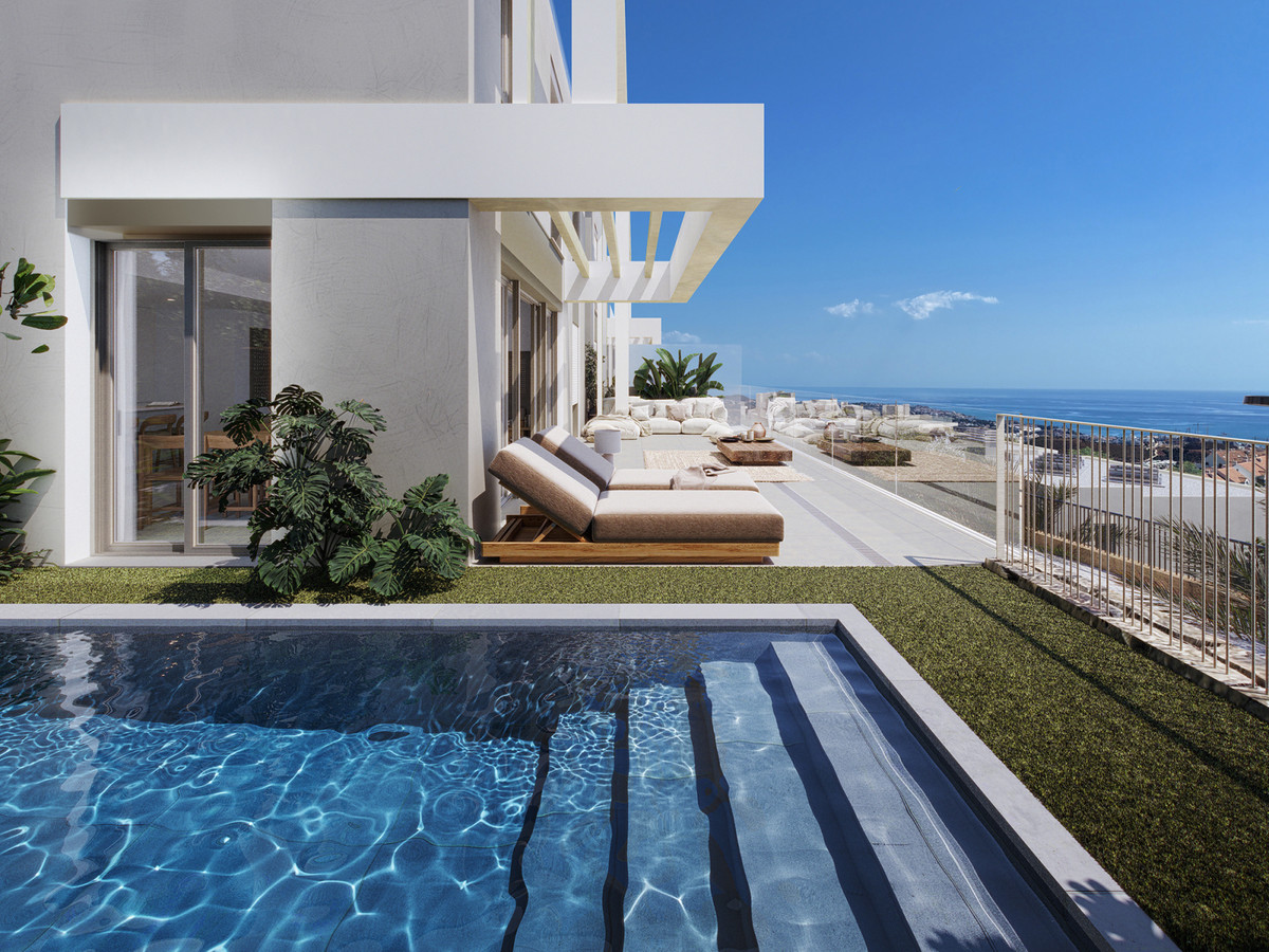 Villa de lujo en Mijas: vistas y confort., Espectacular villa de lujo en Mijas, Málaga. 4 dormitorios, vistas abiertas y diseño moderno. Cerca de la costa y con acceso a AP-7. ¡Su paraíso andaluz!