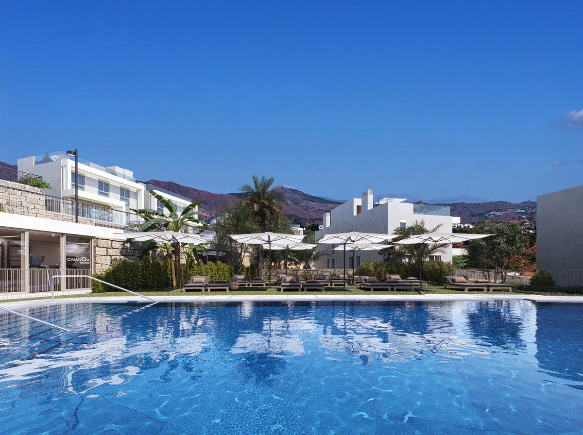 Villa de lujo en Mijas: vistas y confort., Espectacular villa de lujo en Mijas, Málaga. 4 dormitorios, vistas abiertas y diseño moderno. Cerca de la costa y con acceso a AP-7. ¡Su paraíso andaluz!