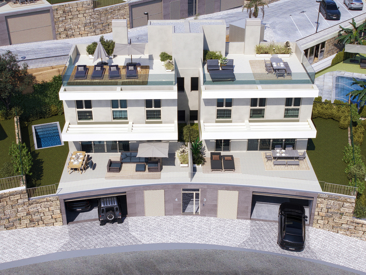 Villa de lujo en Mijas: vistas y confort., Espectacular villa de lujo en Mijas, Málaga. 4 dormitorios, vistas abiertas y diseño moderno. Cerca de la costa y con acceso a AP-7. ¡Su paraíso andaluz!