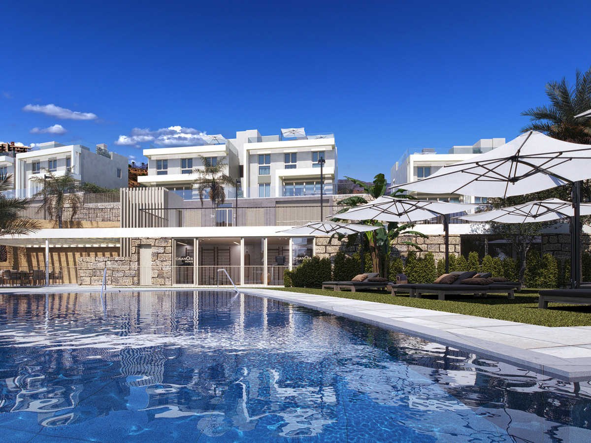 Villa de lujo en Mijas: vistas y confort., Espectacular villa de lujo en Mijas, Málaga. 4 dormitorios, vistas abiertas y diseño moderno. Cerca de la costa y con acceso a AP-7. ¡Su paraíso andaluz!
