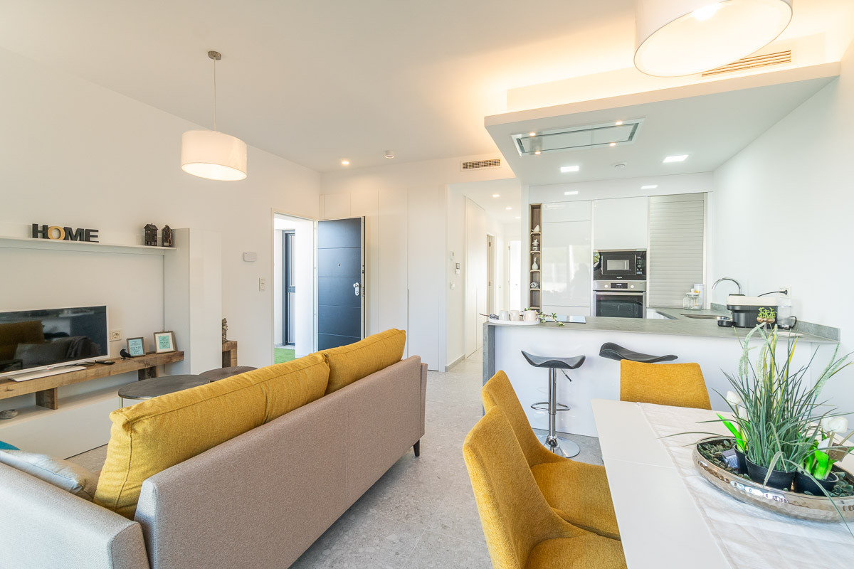 Lujo y vistas en Orihuela Costa., Vive el Mediterráneo en Los Balcones, Torrevieja. Villas de diseño con vistas a la Laguna Rosa y playas. ¡Tu casa soñada en Alicante!