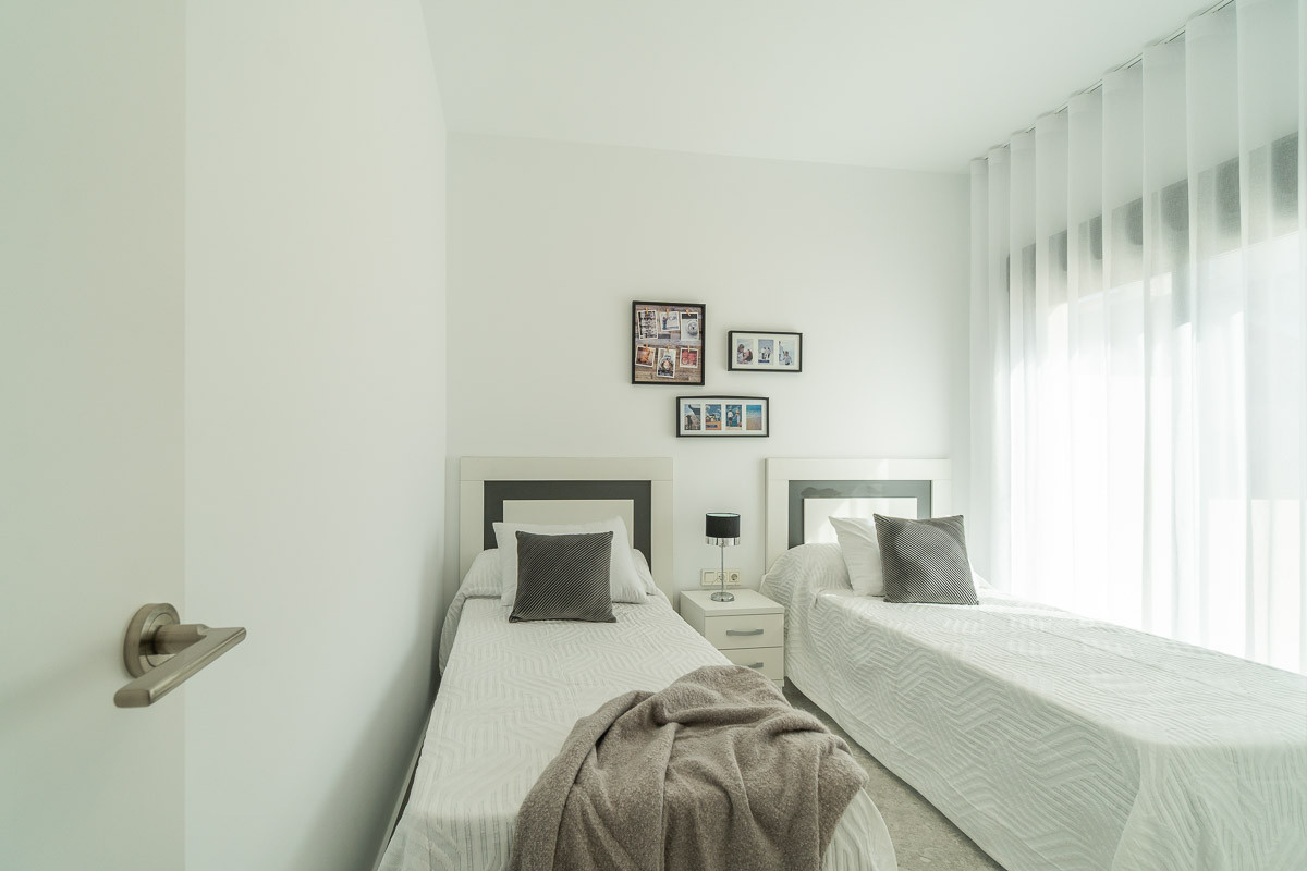 Lujo y vistas en Orihuela Costa., Vive el Mediterráneo en Los Balcones, Torrevieja. Villas de diseño con vistas a la Laguna Rosa y playas. ¡Tu casa soñada en Alicante!