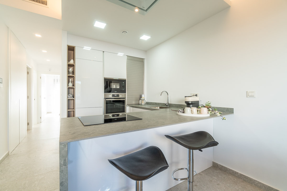 Lujo y vistas en Orihuela Costa., Vive el Mediterráneo en Los Balcones, Torrevieja. Villas de diseño con vistas a la Laguna Rosa y playas. ¡Tu casa soñada en Alicante!