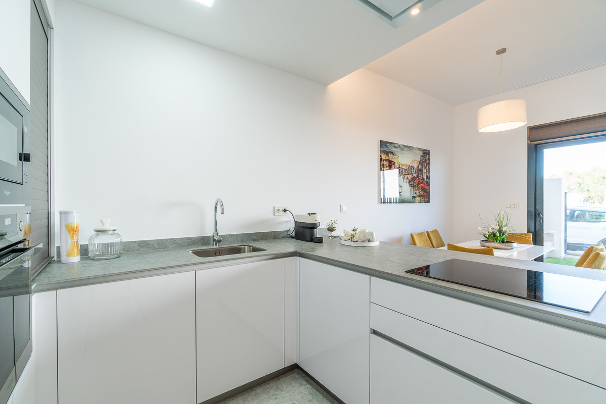 Lujo y vistas en Orihuela Costa., Vive el Mediterráneo en Los Balcones, Torrevieja. Villas de diseño con vistas a la Laguna Rosa y playas. ¡Tu casa soñada en Alicante!