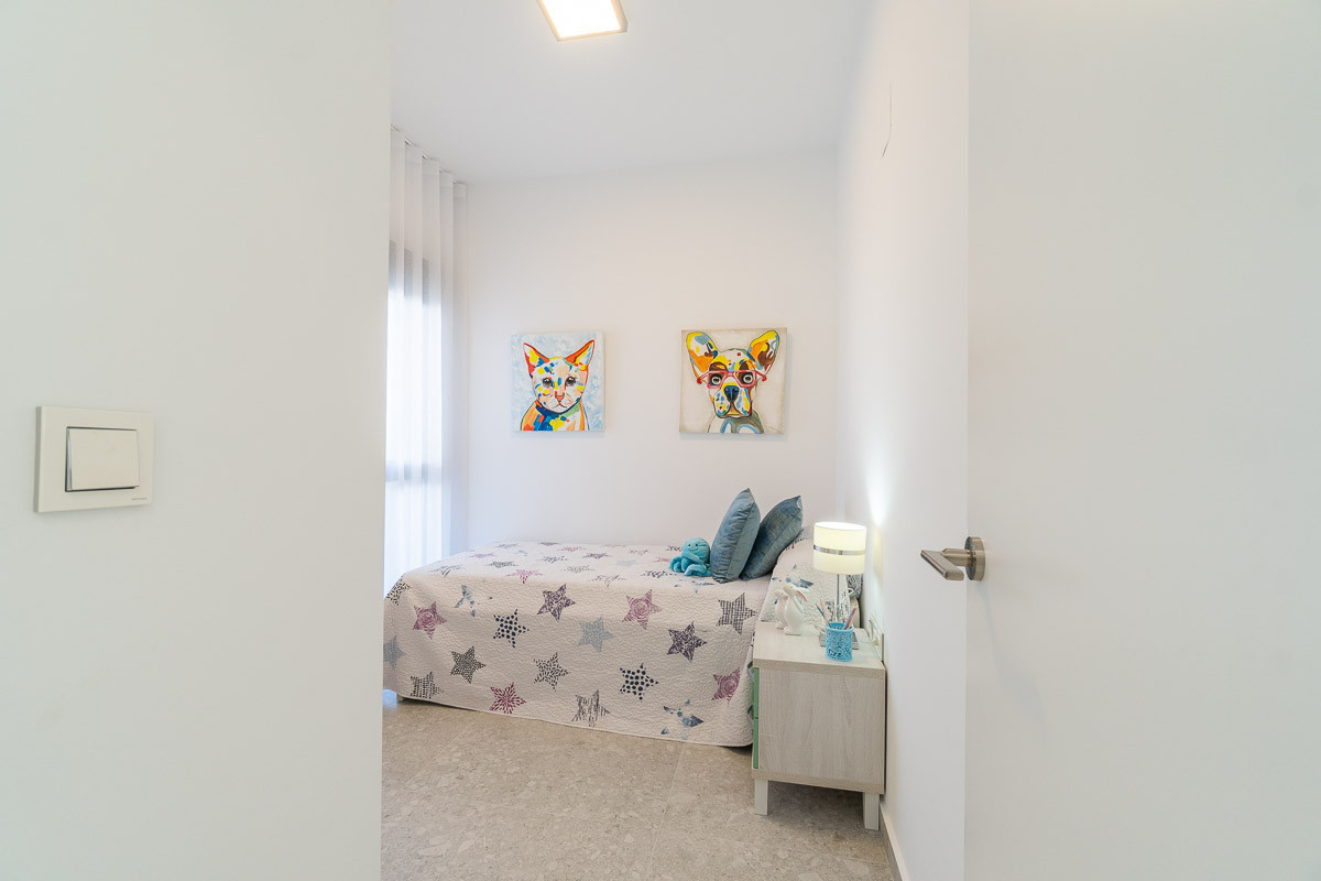 Lujo y vistas en Orihuela Costa., Vive el Mediterráneo en Los Balcones, Torrevieja. Villas de diseño con vistas a la Laguna Rosa y playas. ¡Tu casa soñada en Alicante!