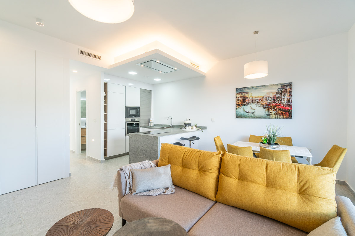 Lujo y vistas en Orihuela Costa., Vive el Mediterráneo en Los Balcones, Torrevieja. Villas de diseño con vistas a la Laguna Rosa y playas. ¡Tu casa soñada en Alicante!
