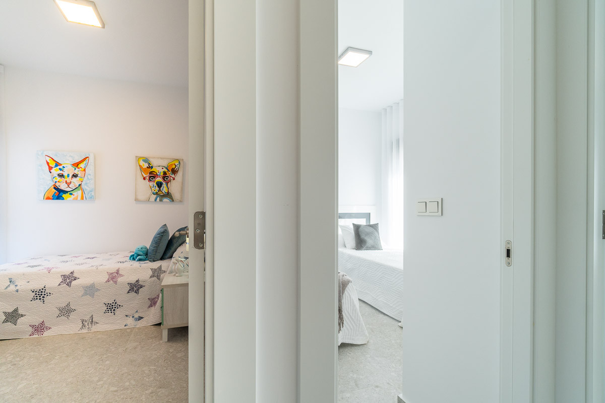 Lujo y vistas en Orihuela Costa., Vive el Mediterráneo en Los Balcones, Torrevieja. Villas de diseño con vistas a la Laguna Rosa y playas. ¡Tu casa soñada en Alicante!