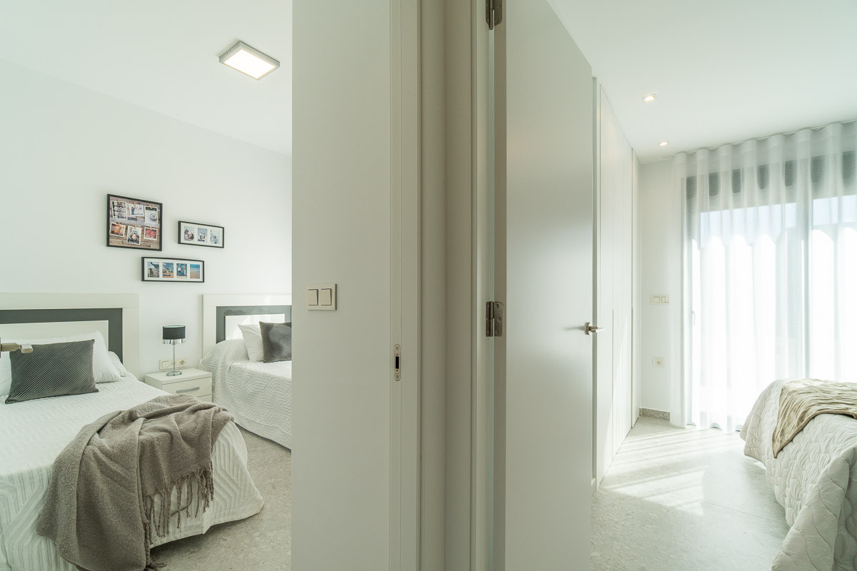 Lujo y vistas en Orihuela Costa., Vive el Mediterráneo en Los Balcones, Torrevieja. Villas de diseño con vistas a la Laguna Rosa y playas. ¡Tu casa soñada en Alicante!