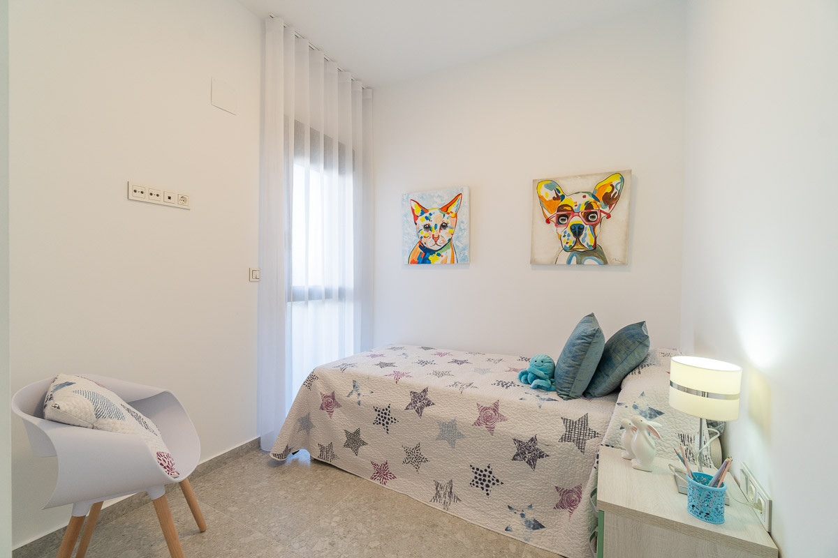 Lujo y vistas en Orihuela Costa., Vive el Mediterráneo en Los Balcones, Torrevieja. Villas de diseño con vistas a la Laguna Rosa y playas. ¡Tu casa soñada en Alicante!