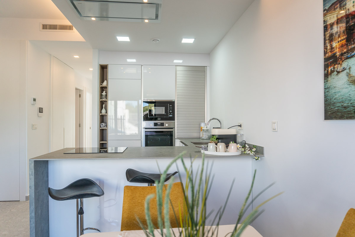 Lujo y vistas en Orihuela Costa., Vive el Mediterráneo en Los Balcones, Torrevieja. Villas de diseño con vistas a la Laguna Rosa y playas. ¡Tu casa soñada en Alicante!