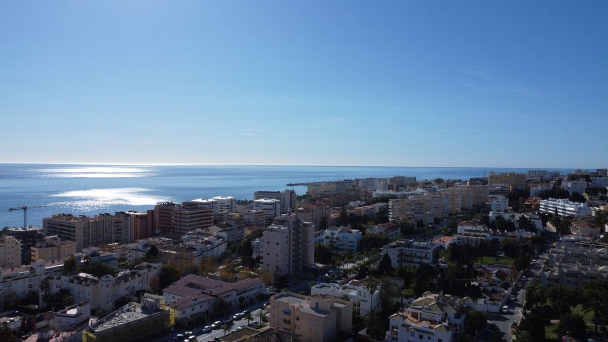 Lujo mediterráneo: Su hogar en Montemar, Torremolinos, Apartamento 1 dorm en Montemar, Torremolinos. A 200m de La Carihuela. Estilo mediterráneo, piscina opcional. Cerca de Puerto Marina y Málaga.