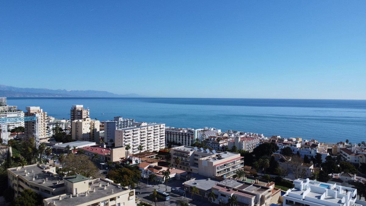 Lujo mediterráneo: Su hogar en Montemar, Torremolinos, Apartamento 1 dorm en Montemar, Torremolinos. A 200m de La Carihuela. Estilo mediterráneo, piscina opcional. Cerca de Puerto Marina y Málaga.