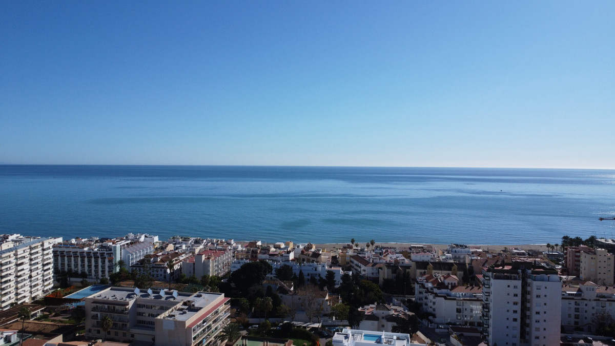 Lujo mediterráneo: Su hogar en Montemar, Torremolinos, Apartamento 1 dorm en Montemar, Torremolinos. A 200m de La Carihuela. Estilo mediterráneo, piscina opcional. Cerca de Puerto Marina y Málaga.