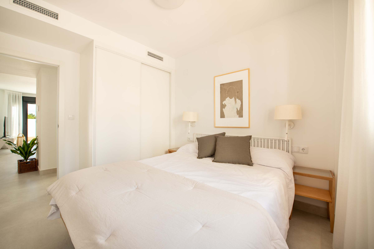 Villa de lujo en Cox: ¡Tu oasis en Alicante!, Chalet adosado en Cox, Alicante. Diseño moderno, alta eficiencia energética y piscina comunitaria. ¡Tu hogar ideal en la Costa Blanca!