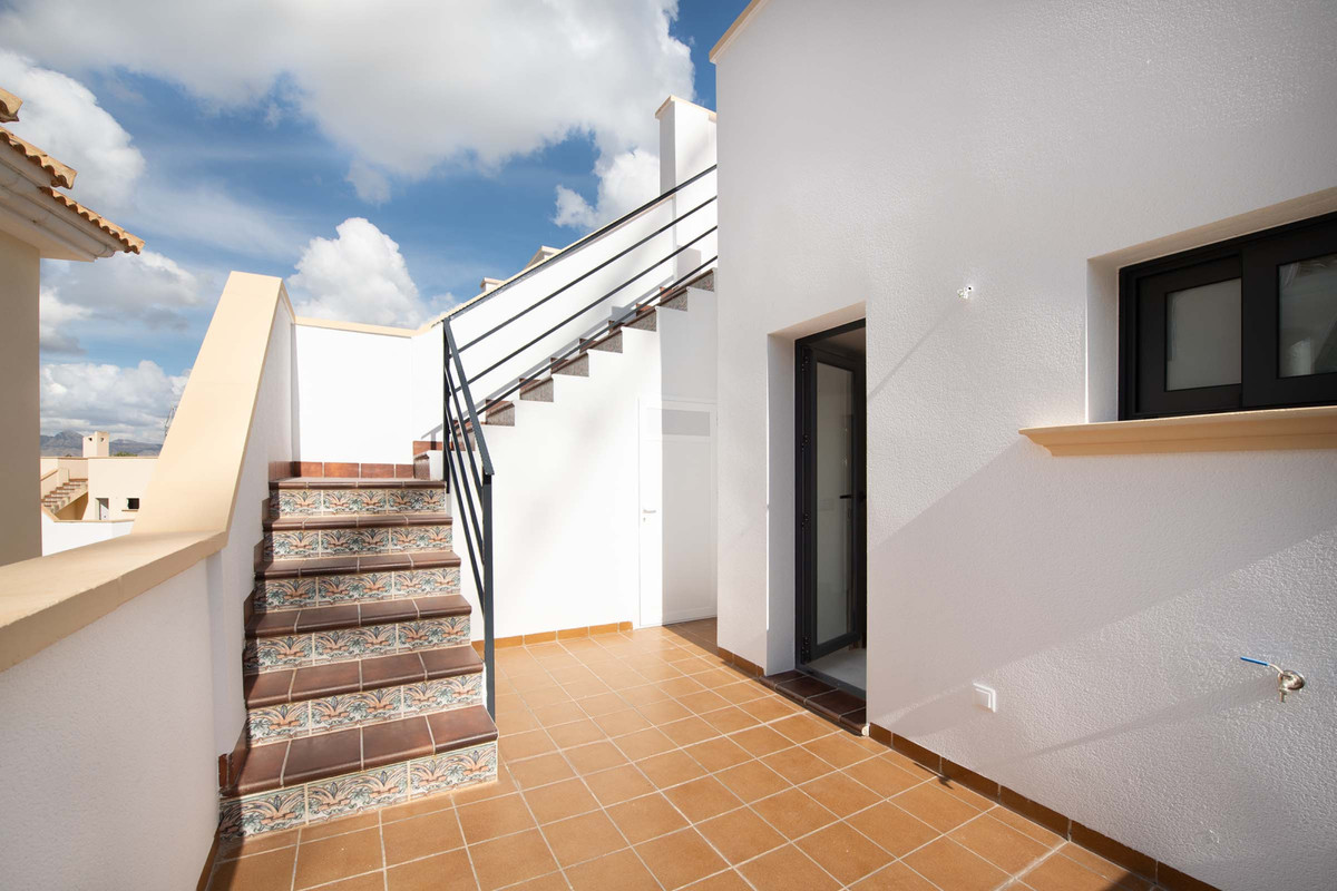 Villa de lujo en Cox: ¡Tu oasis en Alicante!, Chalet adosado en Cox, Alicante. Diseño moderno, alta eficiencia energética y piscina comunitaria. ¡Tu hogar ideal en la Costa Blanca!