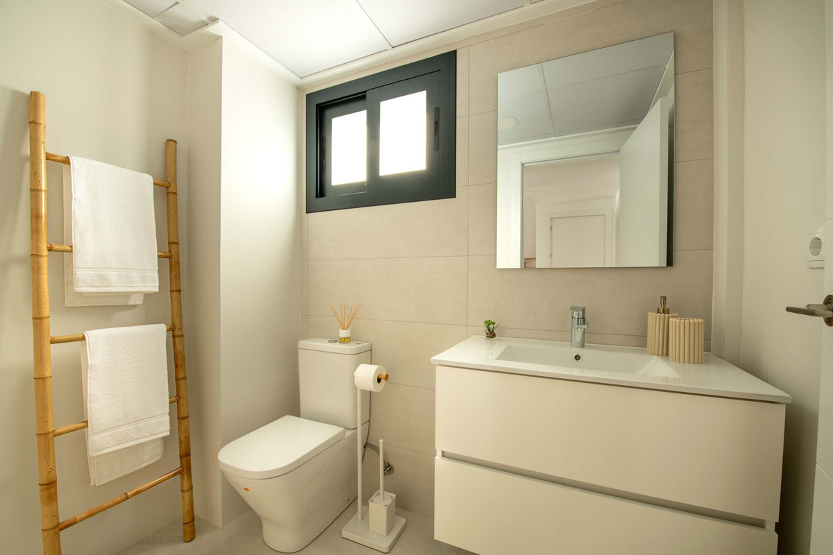 Villa de lujo en Cox: ¡Tu oasis en Alicante!, Chalet adosado en Cox, Alicante. Diseño moderno, alta eficiencia energética y piscina comunitaria. ¡Tu hogar ideal en la Costa Blanca!