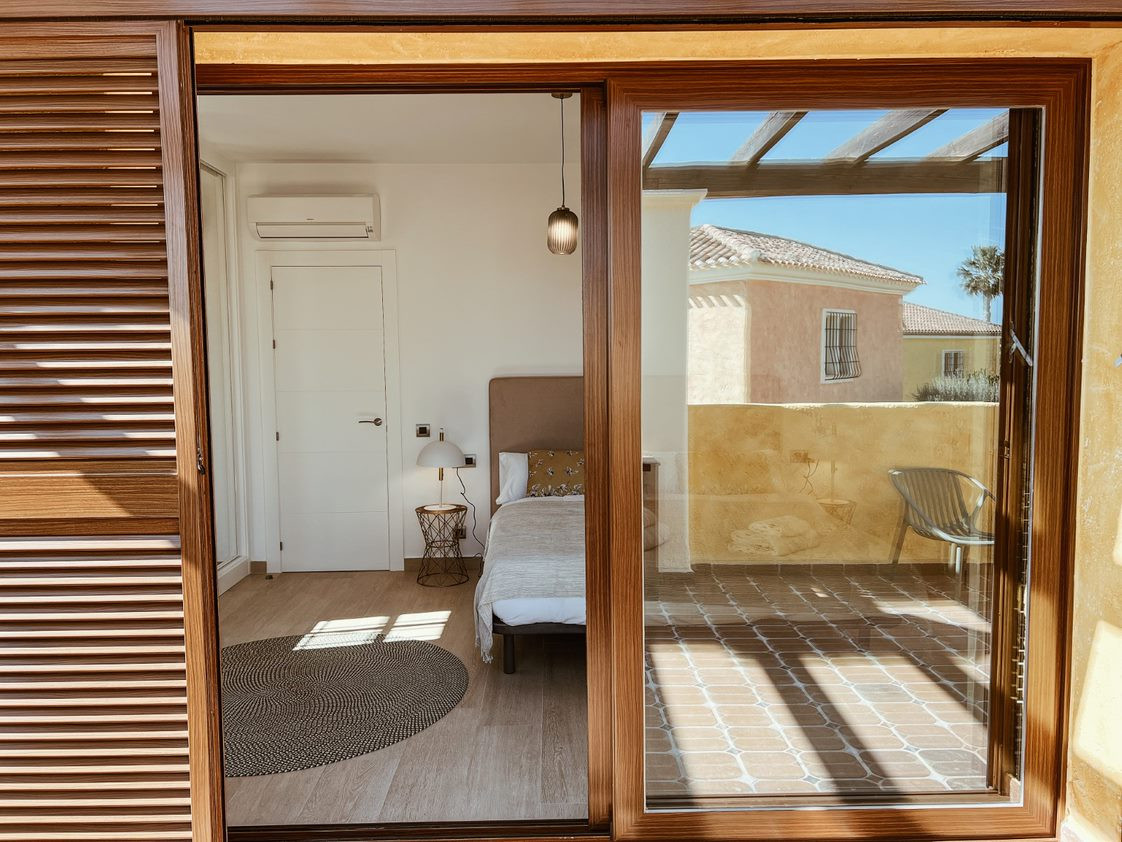 Villa de lujo en Desert Springs, Almería, Villa de lujo 4 dormitorios en Desert Springs, Almería. Vistas al golf, jardines privados, piscinas. Acabados premium. ¡Exclusividad y confort!