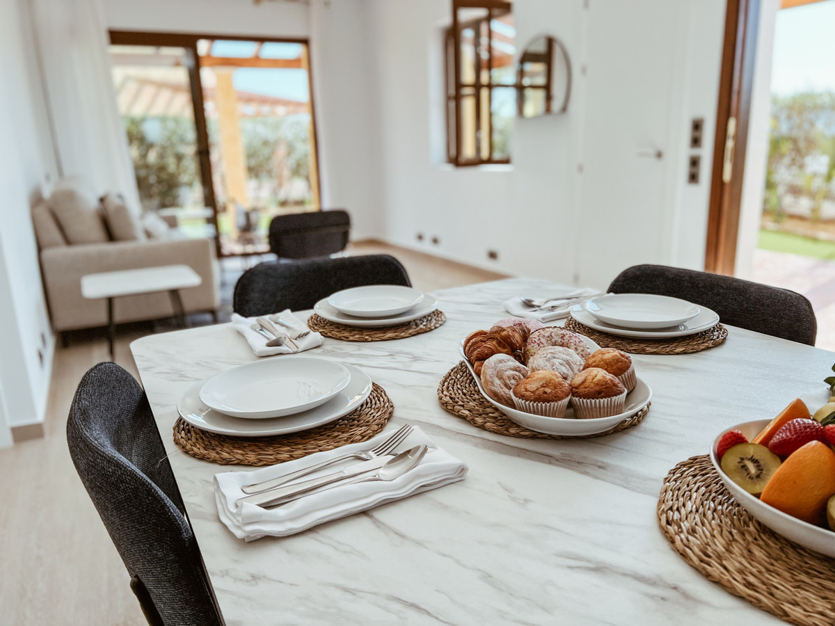 Villa de lujo en Desert Springs, Almería, Villa de lujo 4 dormitorios en Desert Springs, Almería. Vistas al golf, jardines privados, piscinas. Acabados premium. ¡Exclusividad y confort!