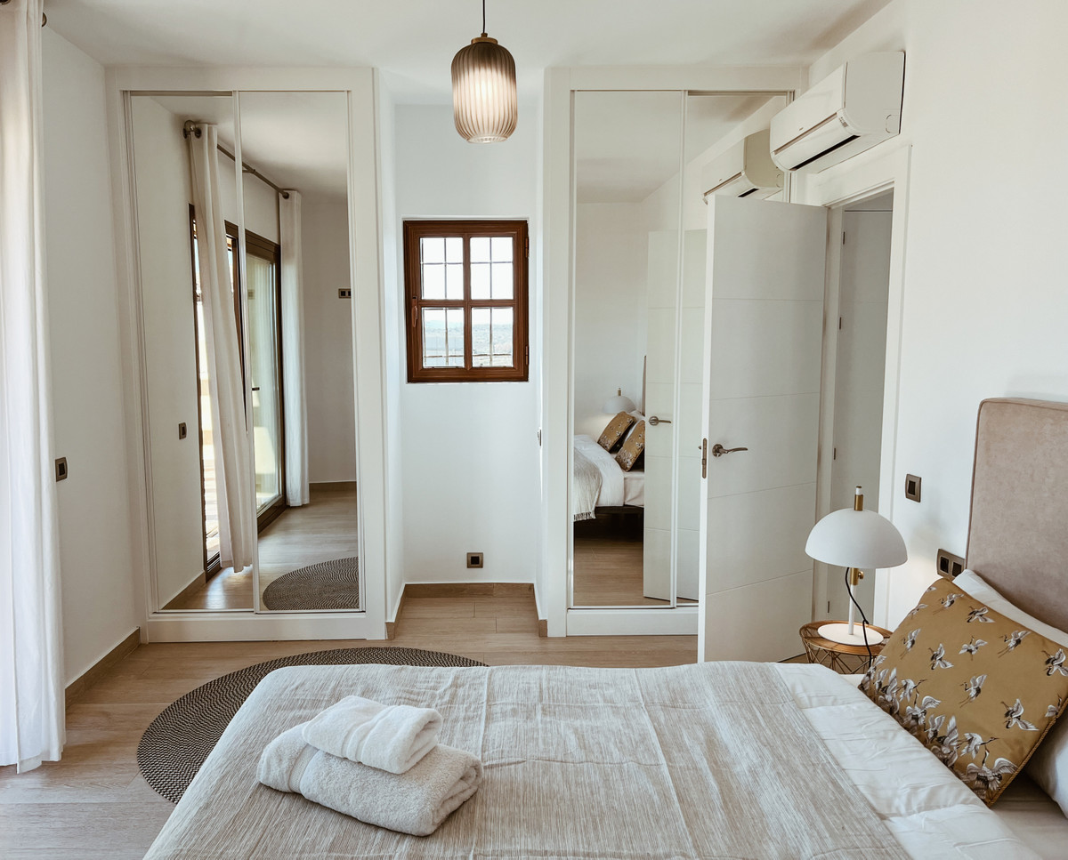 Villa de lujo en Desert Springs, Almería, Villa de lujo 4 dormitorios en Desert Springs, Almería. Vistas al golf, jardines privados, piscinas. Acabados premium. ¡Exclusividad y confort!