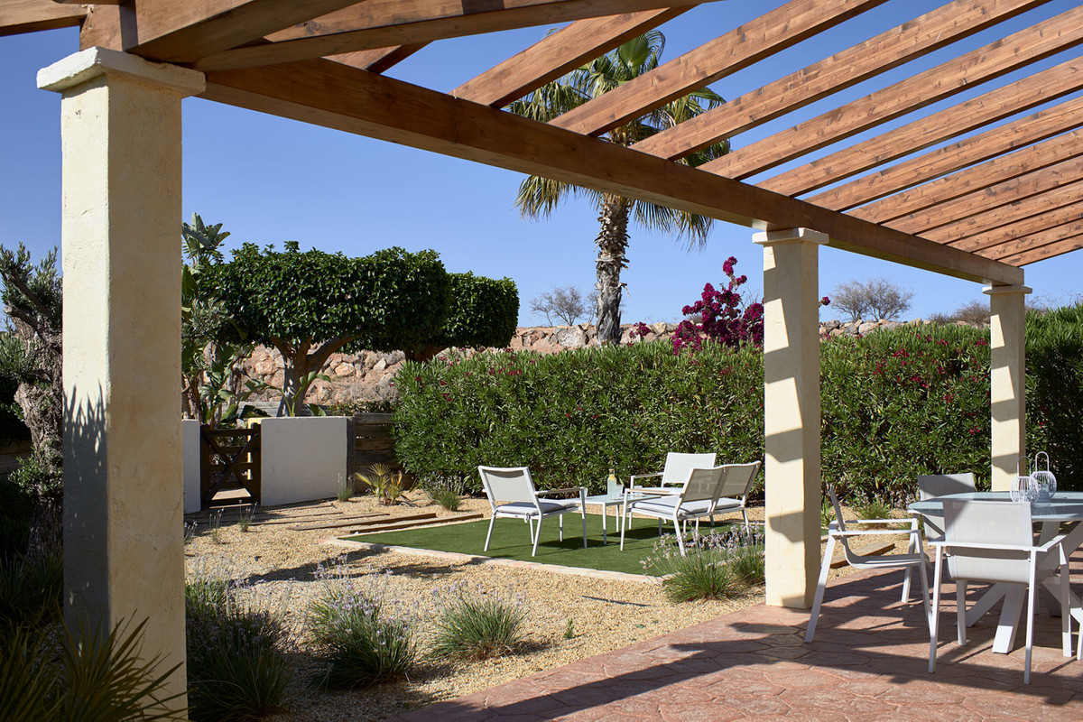 Villa de lujo en Desert Springs, Almería, Villa de lujo 4 dormitorios en Desert Springs, Almería. Vistas al golf, jardines privados, piscinas. Acabados premium. ¡Exclusividad y confort!