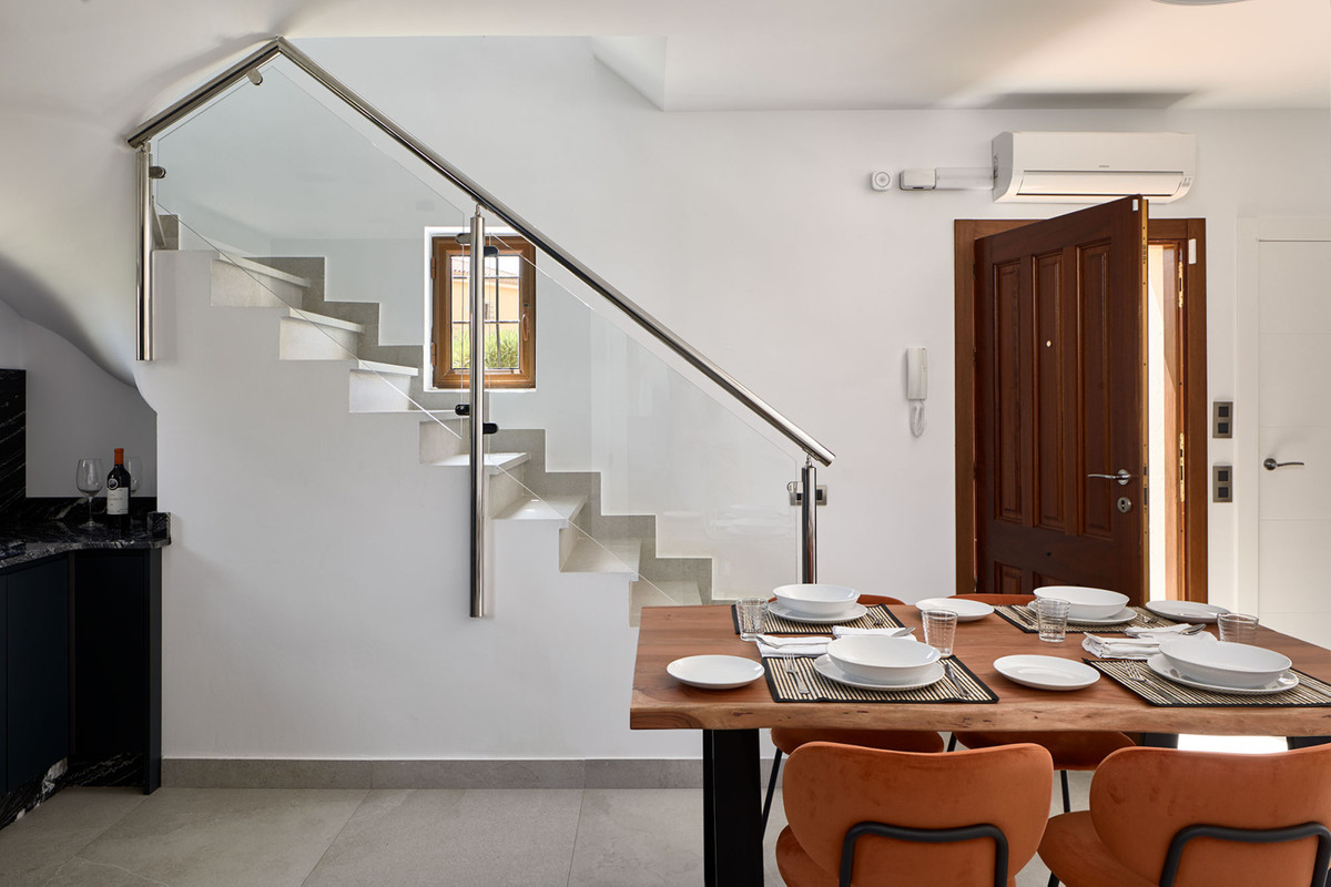 Villa de lujo en Desert Springs, Almería, Villa de lujo 4 dormitorios en Desert Springs, Almería. Vistas al golf, jardines privados, piscinas. Acabados premium. ¡Exclusividad y confort!