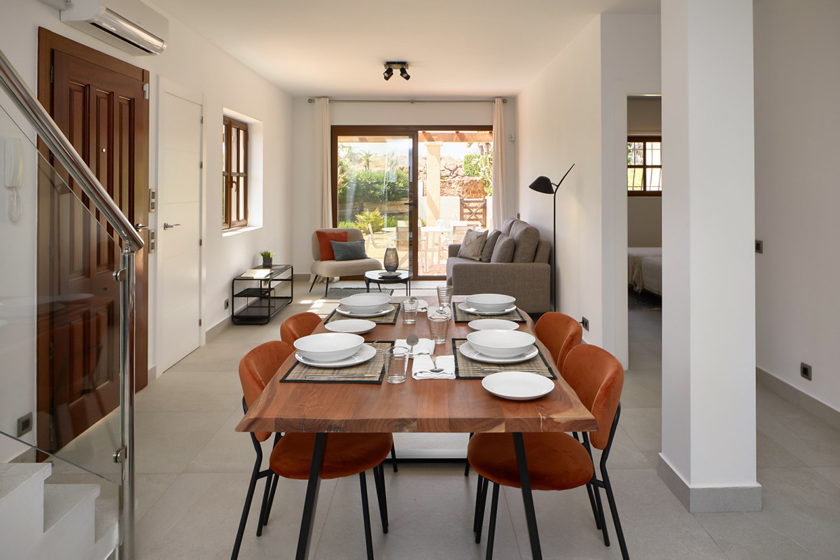 Villa de lujo en Desert Springs, Almería, Villa de lujo 4 dormitorios en Desert Springs, Almería. Vistas al golf, jardines privados, piscinas. Acabados premium. ¡Exclusividad y confort!