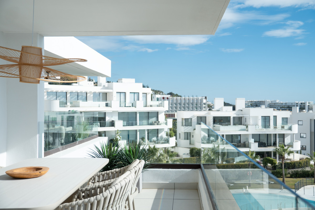 Lujo mediterráneo: Su nuevo hogar en Fuengirola, Residencias de obra nueva en Fuengirola, Costa del Sol. Apartamentos de lujo con terrazas, jardines y vistas al mar. Eficiencia energética y sostenibilidad.