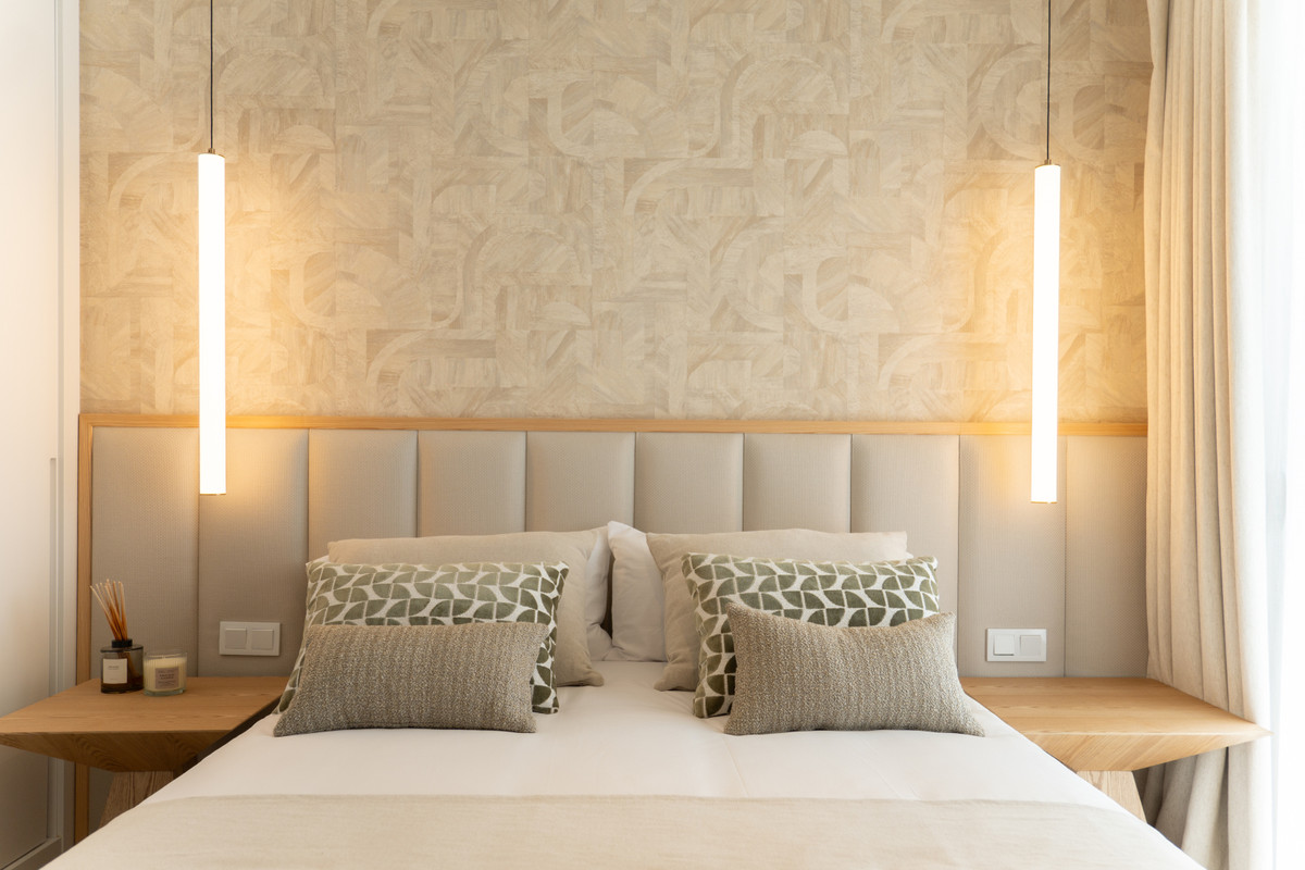Lujo mediterráneo: Su nuevo hogar en Fuengirola, Residencias de obra nueva en Fuengirola, Costa del Sol. Apartamentos de lujo con terrazas, jardines y vistas al mar. Eficiencia energética y sostenibilidad.