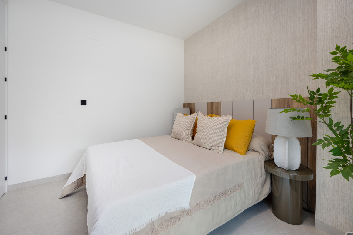 Tu oasis en Guardamar: Lujo y naturaleza., Descubre tu hogar en Guardamar, Alicante. Viviendas exclusivas con piscina y jardines. Vive el lujo y la calma cerca de playas únicas. ¡Tu paraíso te espera!