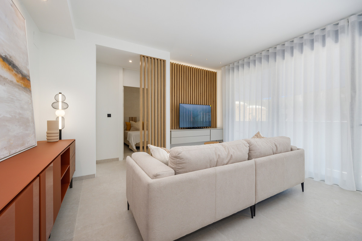 Tu oasis en Guardamar: Lujo y naturaleza., Descubre tu hogar en Guardamar, Alicante. Viviendas exclusivas con piscina y jardines. Vive el lujo y la calma cerca de playas únicas. ¡Tu paraíso te espera!