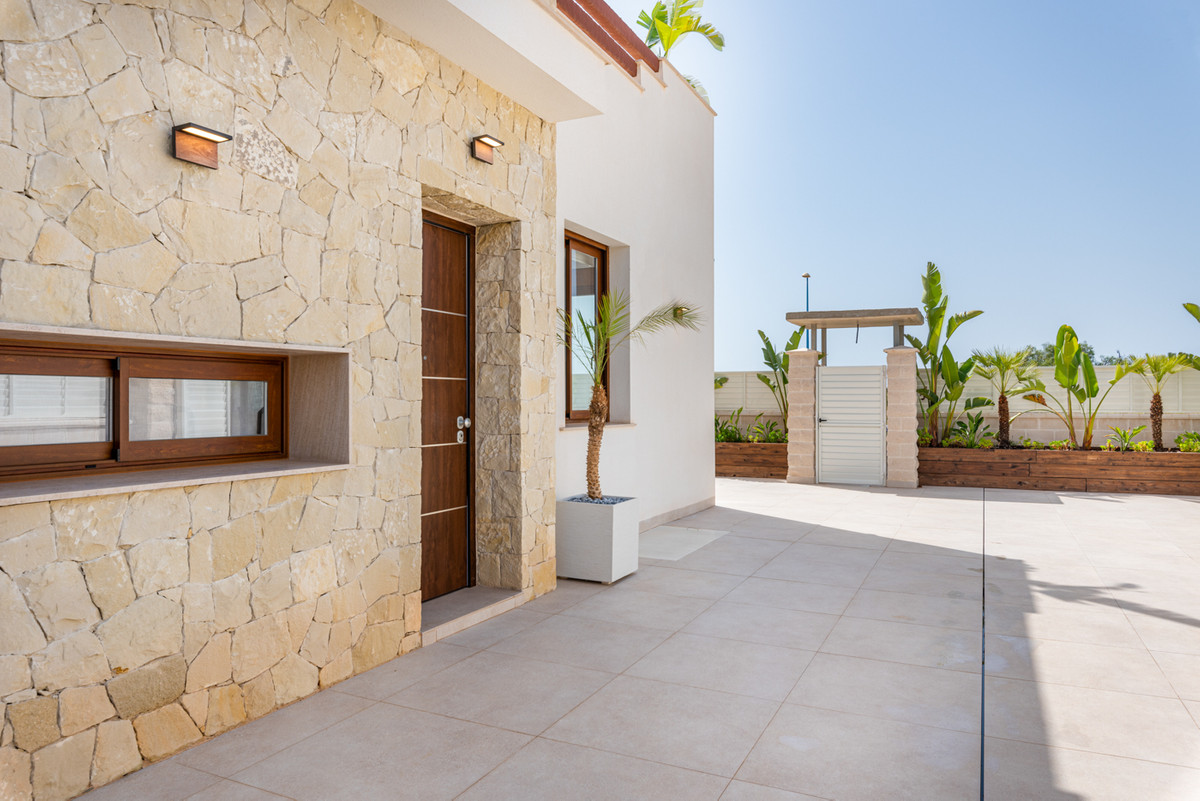 Villa de lujo a 200 m de la playa en Vera, Villas de obra nueva en Vera, Almería. A 200m de la playa. Piscinas privadas y parcelas amplias. ¡Estilo de vida mediterráneo!