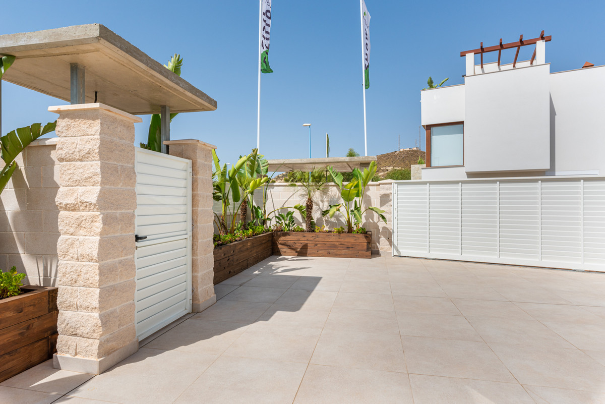 Villa de lujo a 200 m de la playa en Vera, Villas de obra nueva en Vera, Almería. A 200m de la playa. Piscinas privadas y parcelas amplias. ¡Estilo de vida mediterráneo!
