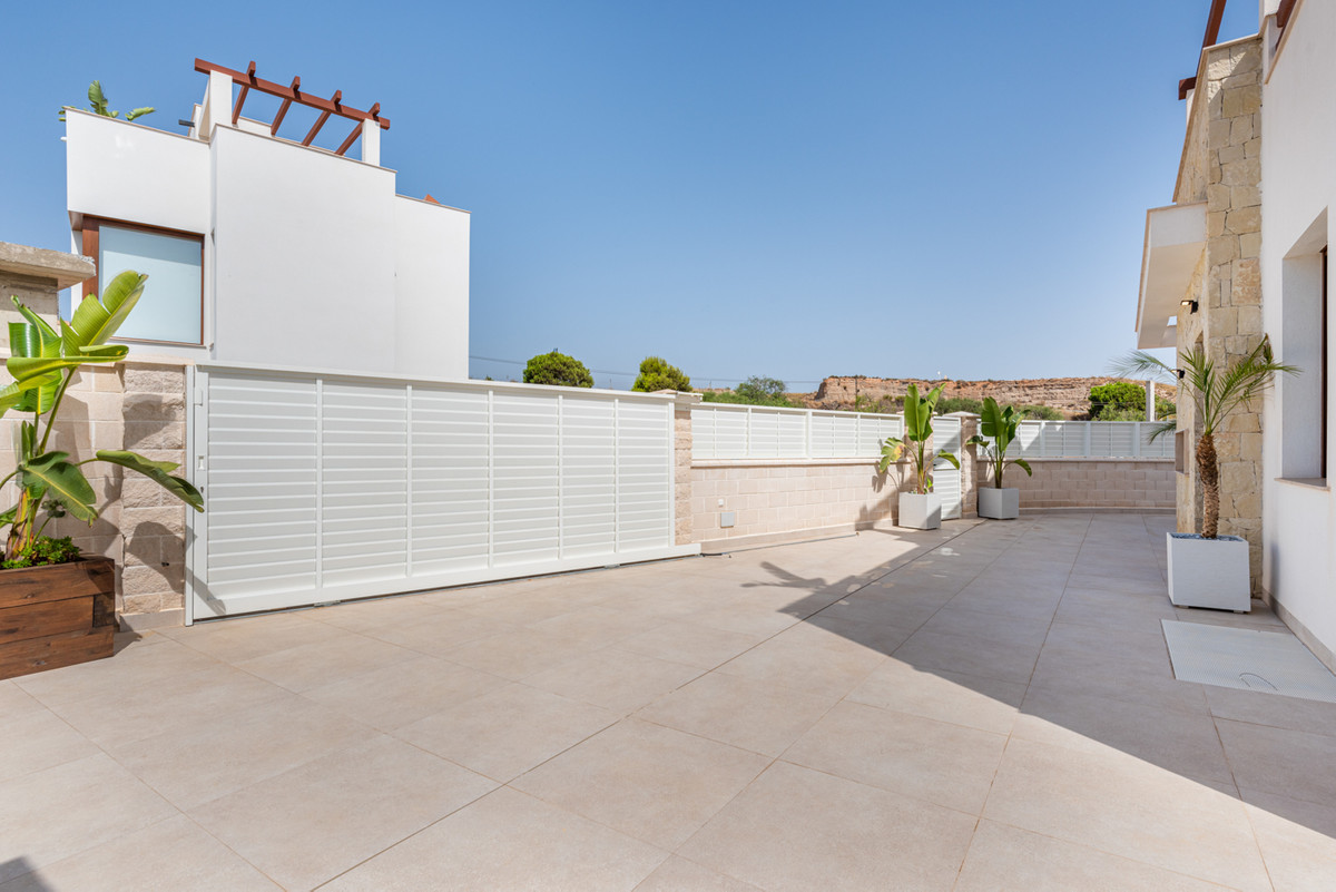 Villa de lujo a 200 m de la playa en Vera, Villas de obra nueva en Vera, Almería. A 200m de la playa. Piscinas privadas y parcelas amplias. ¡Estilo de vida mediterráneo!