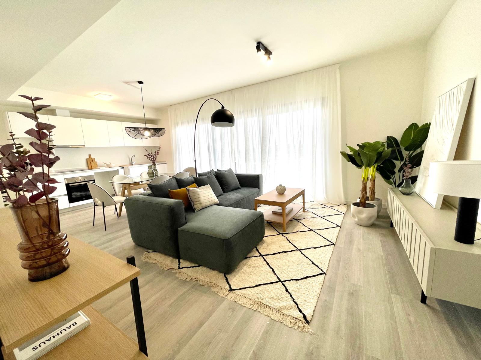 Elegante Apartamento en Estepona: Golf, Vistas y Confort Mediterráneo., Exclusivo apartamento de 2 dorm. en Valle Romano, Estepona. Lujo y confort en Costa del Sol: acabados de alta gama, terraza privada, piscinas y garaje. Ideal pa
