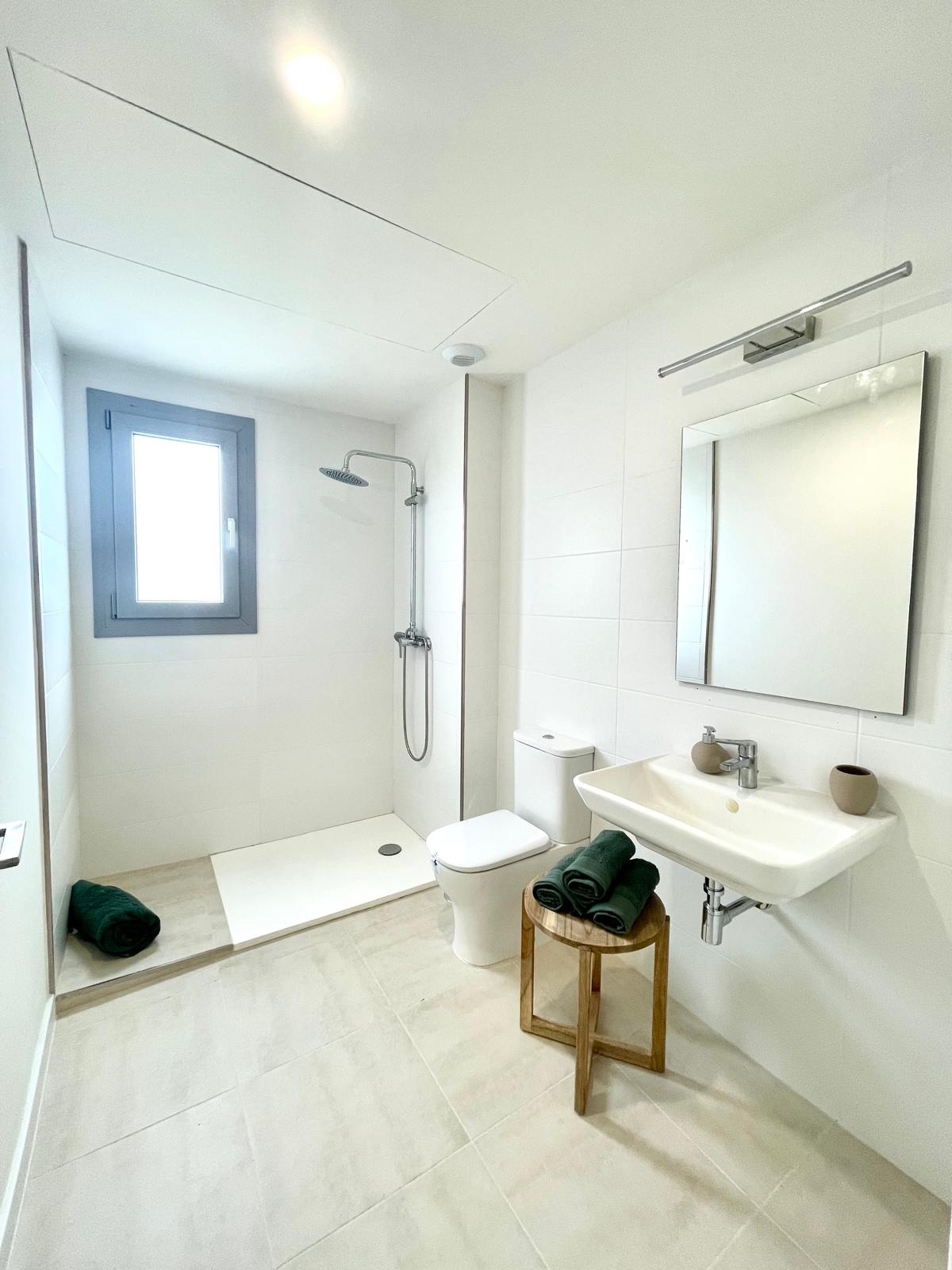 Elegante Apartamento en Estepona: Golf, Vistas y Confort Mediterráneo., Exclusivo apartamento de 2 dorm. en Valle Romano, Estepona. Lujo y confort en Costa del Sol: acabados de alta gama, terraza privada, piscinas y garaje. Ideal pa