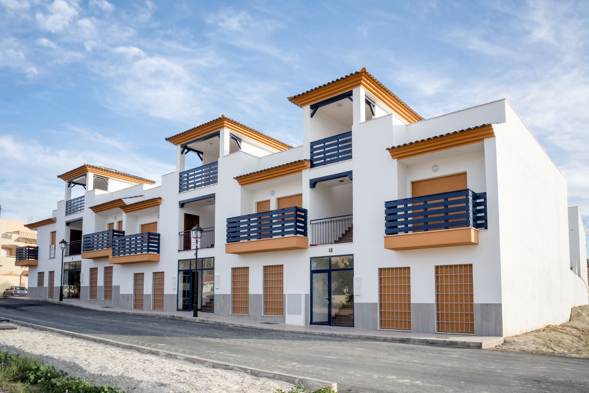 Tu oasis moderno en Las Herrerías, Almería, Descubre apartamentos de diseño en Las Herrerías, Almería. 2 hab, 2 baños, terraza, piscina. ¡Tu hogar mediterráneo ideal!
