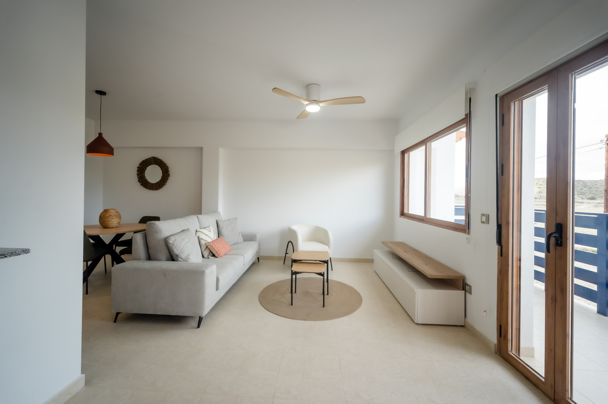 Tu oasis moderno en Las Herrerías, Almería, Descubre apartamentos de diseño en Las Herrerías, Almería. 2 hab, 2 baños, terraza, piscina. ¡Tu hogar mediterráneo ideal!