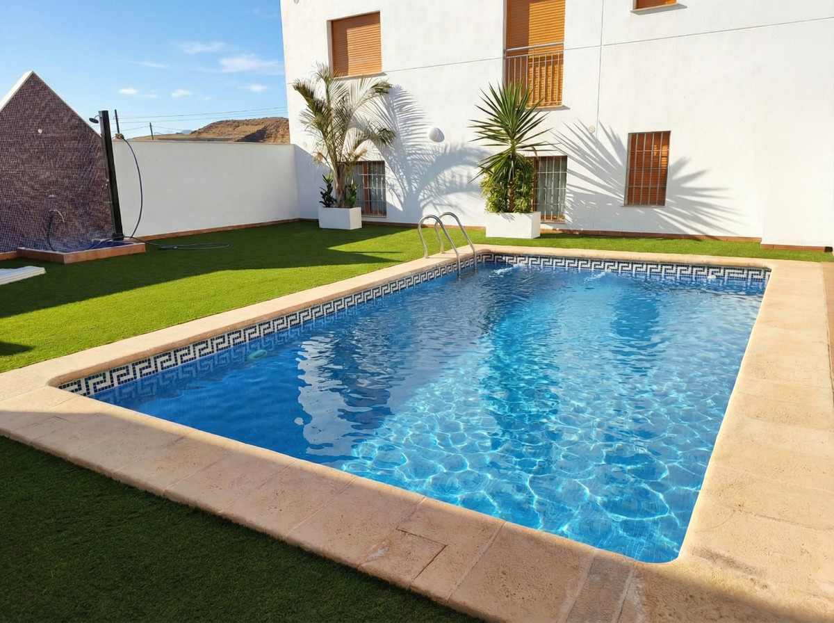 Tu oasis moderno en Las Herrerías, Almería, Descubre apartamentos de diseño en Las Herrerías, Almería. 2 hab, 2 baños, terraza, piscina. ¡Tu hogar mediterráneo ideal!