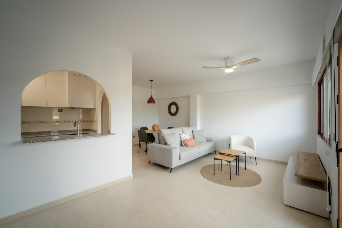 Tu oasis moderno en Las Herrerías, Almería, Descubre apartamentos de diseño en Las Herrerías, Almería. 2 hab, 2 baños, terraza, piscina. ¡Tu hogar mediterráneo ideal!